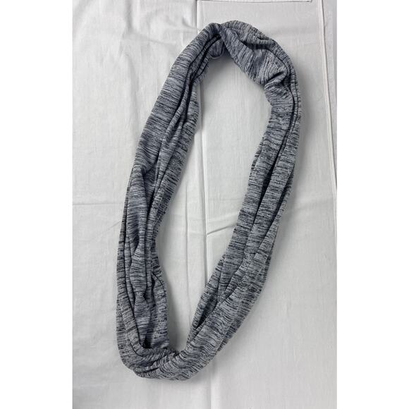 Athleta Infinity Scarf Womens Circle Gray Heathered Warm Athleisure Lightweight - Picture 2 of 3
